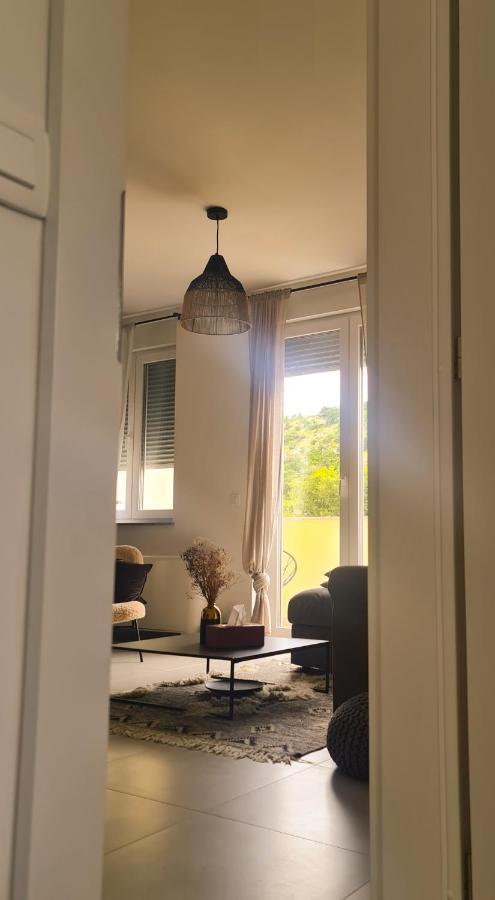 New - Apartment Finis セニ エクステリア 写真