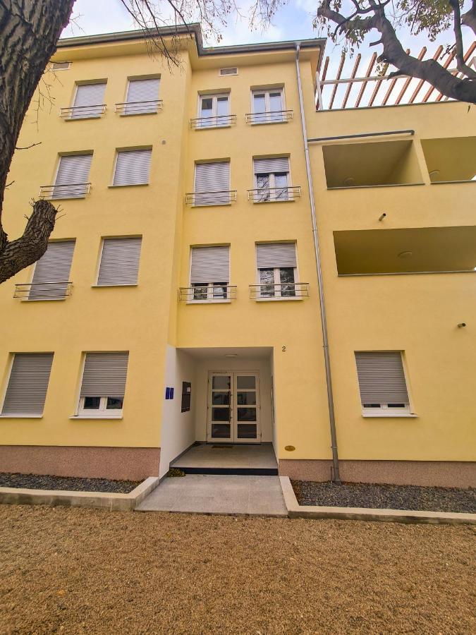 New - Apartment Finis セニ エクステリア 写真